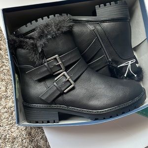 Black Boots Universal thread